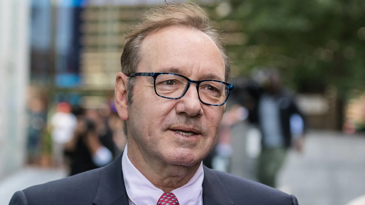 Kevin Spacey è stato portato in ospedale temendo un attacco di cuore, ma l