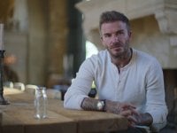 Beckham: il calciatore ha quasi perso la nascita del figlio per colpa di JLo e Beyoncé, Victoria era furiosa