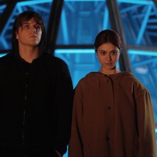 Eppure cadiamo felici: una scena della serie