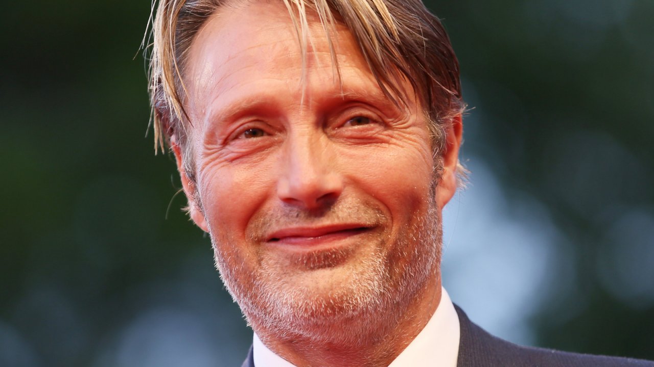 Casino Royale, Mads Mikkelsen ha perso il copione in aereo: 'Poteva causare la fine della mia carriera'