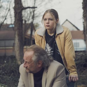 Normale: Benoît Poelvoorde, Justine Lacroix in una scena del film