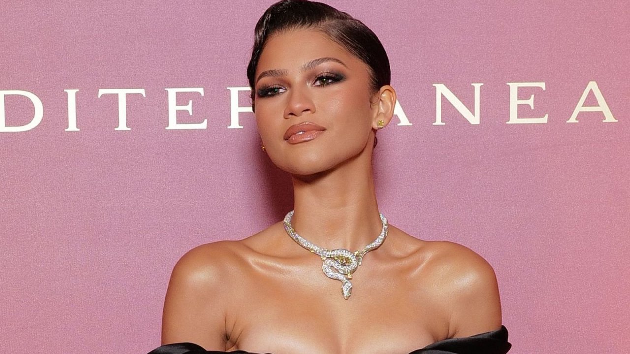 Zendaya infiamma la Rete con degli scatti sexy e floreali