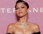 Zendaya infiamma la Rete con degli scatti sexy e floreali