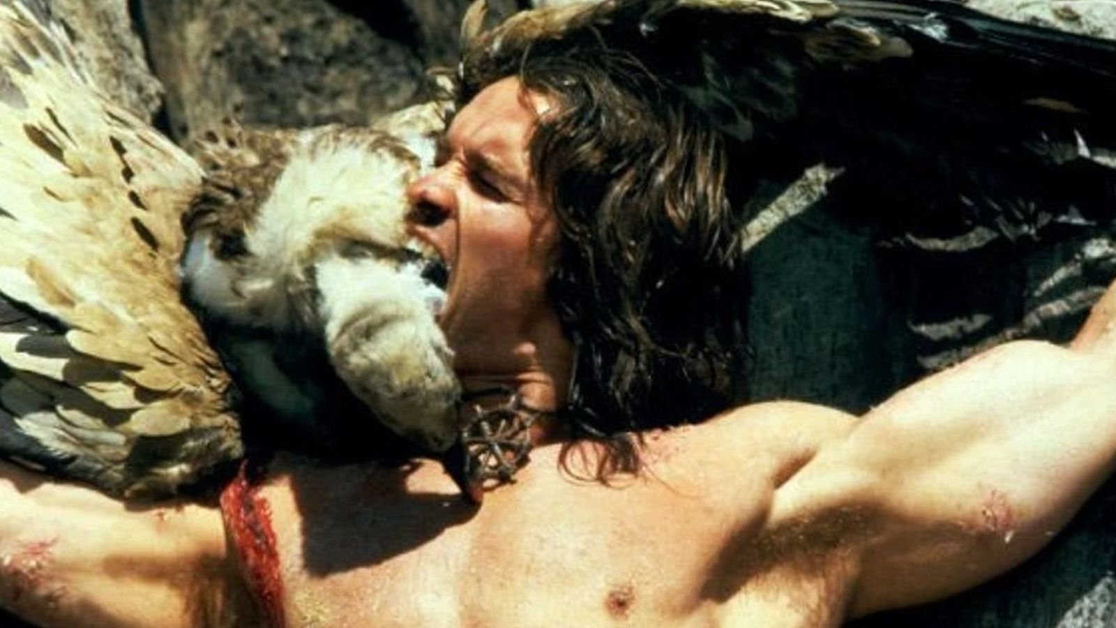 Conan il Barbaro, Arnold Schwarzenegger: 'Il regista mi ha fatto mordere un vero avvoltoio morto sul set'