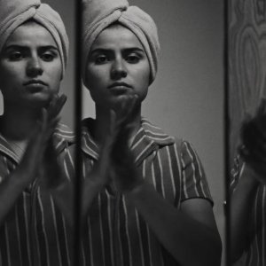 Fremont: Anaita Wali Zada in una scena del film