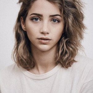 Locandina di Emily Rudd