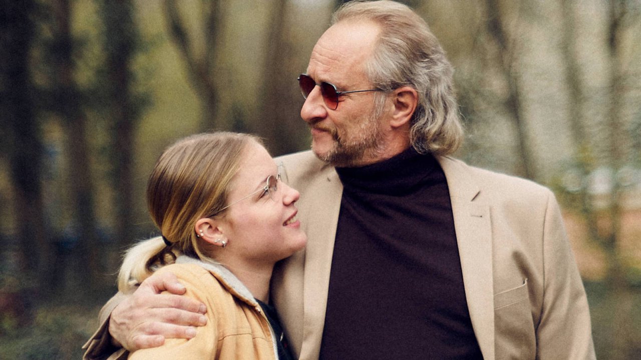 Normale, la recensione: visioni adolescenziali