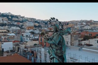 Posso entrare? An ode to Naples - Trailer
