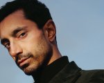 Riz Ahmed chiede lo stop ai bombardamenti sui civili di Gaza da parte di Israele: 'Sono crimini di guerra'