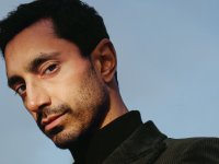 Riz Ahmed chiede lo stop ai bombardamenti sui civili di Gaza da parte di Israele: 'Sono crimini di guerra'