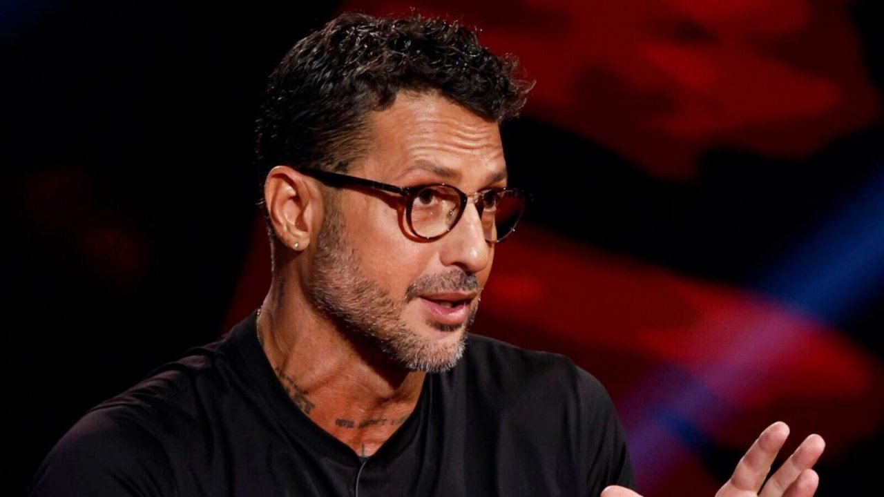 Fabrizio Corona ospite stasera su Rai 3 ad Avanti popolo: 'porterò le prove' e i nomi di altri calciatori