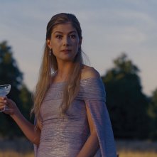Saltburn: Rosamund Pike in una scena