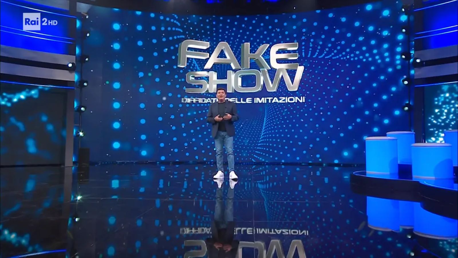 Fake Show-Diffidate delle imitazioni con Max Giusti chiude stasera su Rai 2: anticipazioni e ospiti
