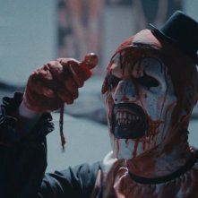 Terrifier 2: una scena del film con Art the Clown