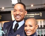 Will Smith appare a sorpresa per sostenere la moglie Jada alla presentazione del suo memoir