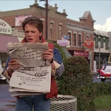 Ritorno al futuro: Marty McFly controlla la data al suo arrivo nel 1955