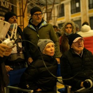 Posso entrare? An ode to Naples: Trudie Styler sul set