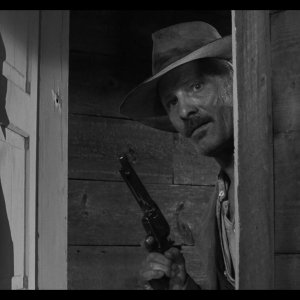 Eureka: Viggo Mortensen in una scena del film