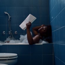 Lonley: Precious Adebayo in una scena del film