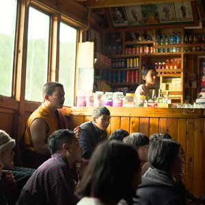 The Monk and the Gun: una sequenza del film