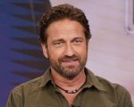 Gerard Butler gira La mano di Dante a Palermo, foto e autografi coi fan al bar