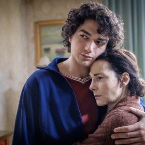 Per Elisa - Il caso Claps: Giacomo Giorgio e Anna Ferruzzo in una scena della serie Rai
