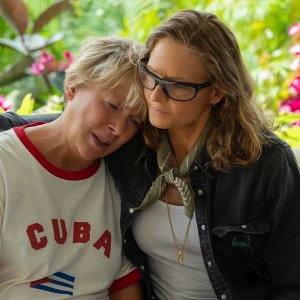 NYAD - Oltre l'oceano: Annette Bening e Jodie Foster in una scena del film