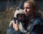 The End We Start From, la recensione: esistenzialismo ed ecologia nel survival movie con Jodie Comer