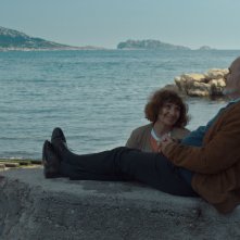 E la festa continua!: Ariane Ascaride, Jean-Pierre Darroussin in una scena del film