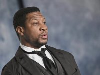 Jonathan Majors: il suo caso non è stato archiviato, il processo per violenza domestica inizierà a novembre