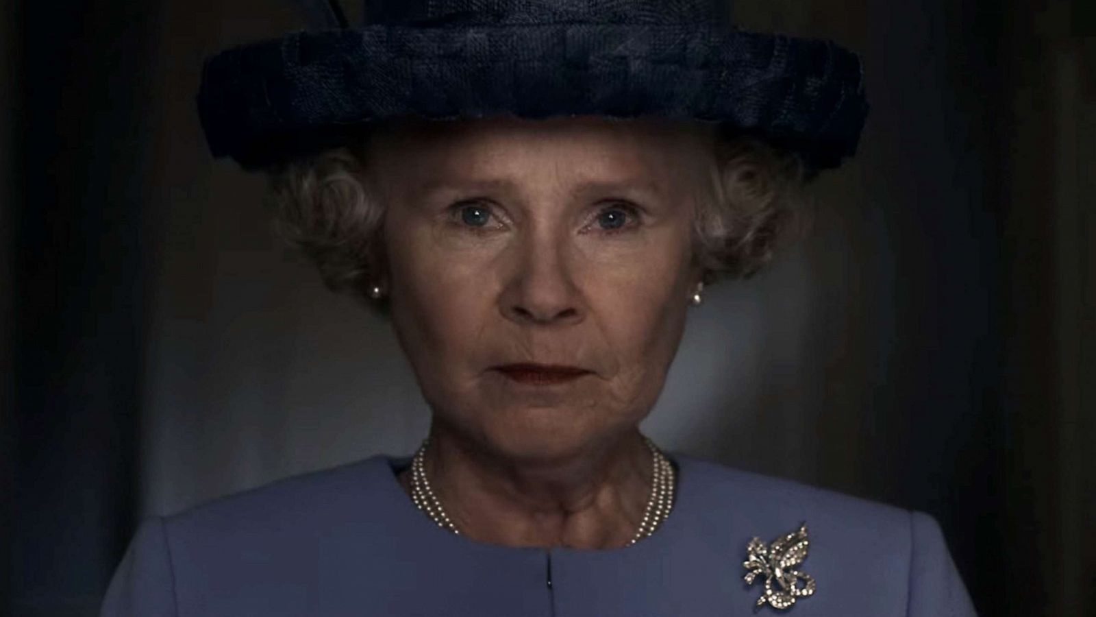 The Crown: la morte di Elisabetta II ha portato Peter Morgan a cambiare il finale della serie