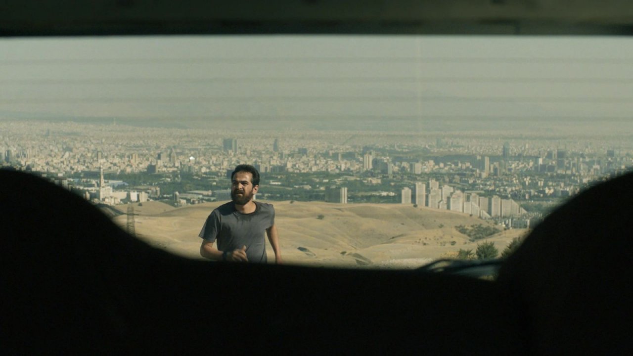 Achilles, la recensione: un'urgenza che fatica a diventare universale