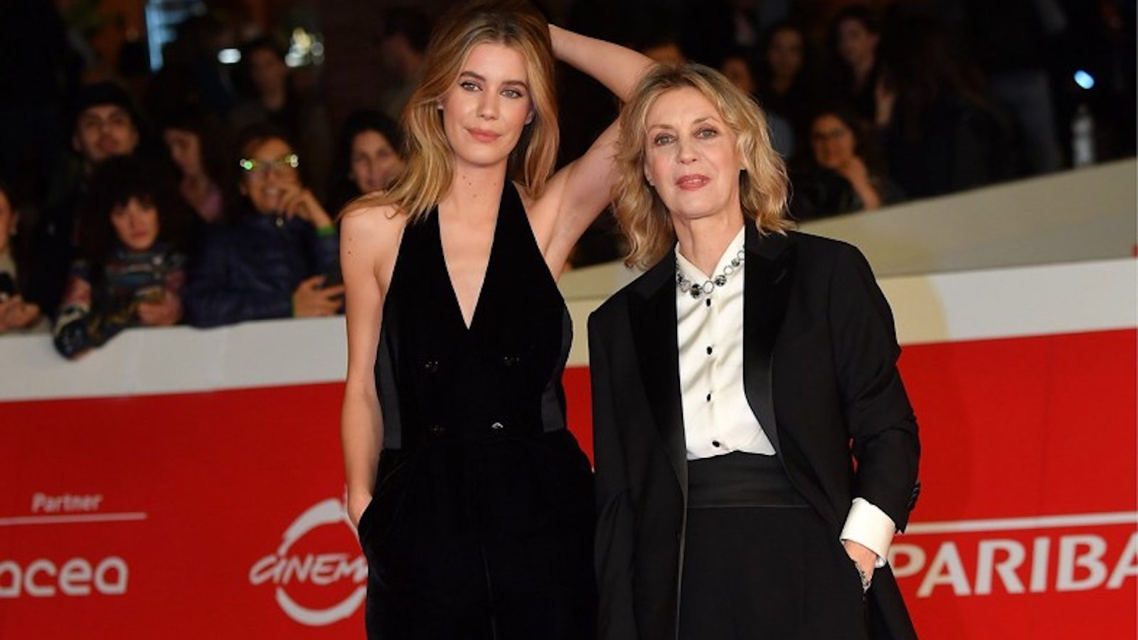 Margherita Buy e la figlia Caterina De Angelis sembrano sorelle sul red carpet della Festa del cinema di Roma
