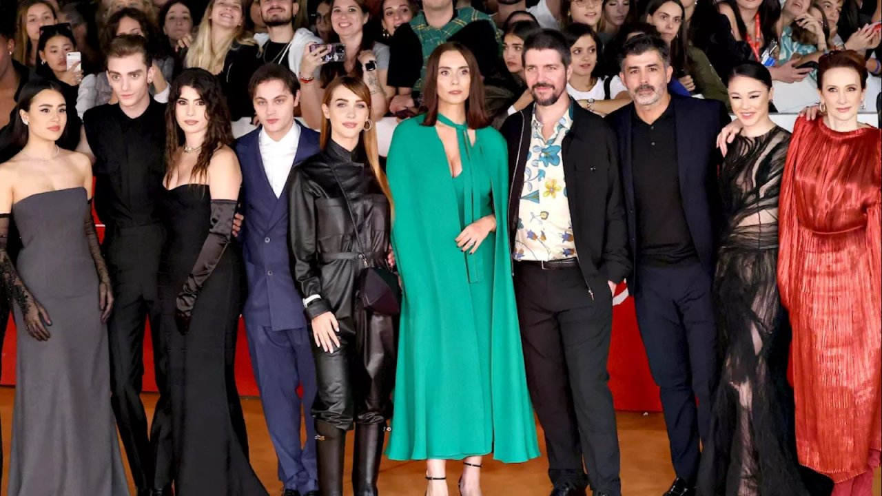 Mare Fuori: il cast sul Red Carpet di Roma svela la sua anima trapper (VIDEO)