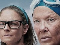 Nyad - Oltre l'oceano, la recensione: Annette Bening e Jodie Foster salvano un rigido film sportivo