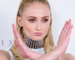 Sophie Turner paparazzata mentre bacia un giovane aristocratico nel bel mezzo del divorzio da Joe Jonas