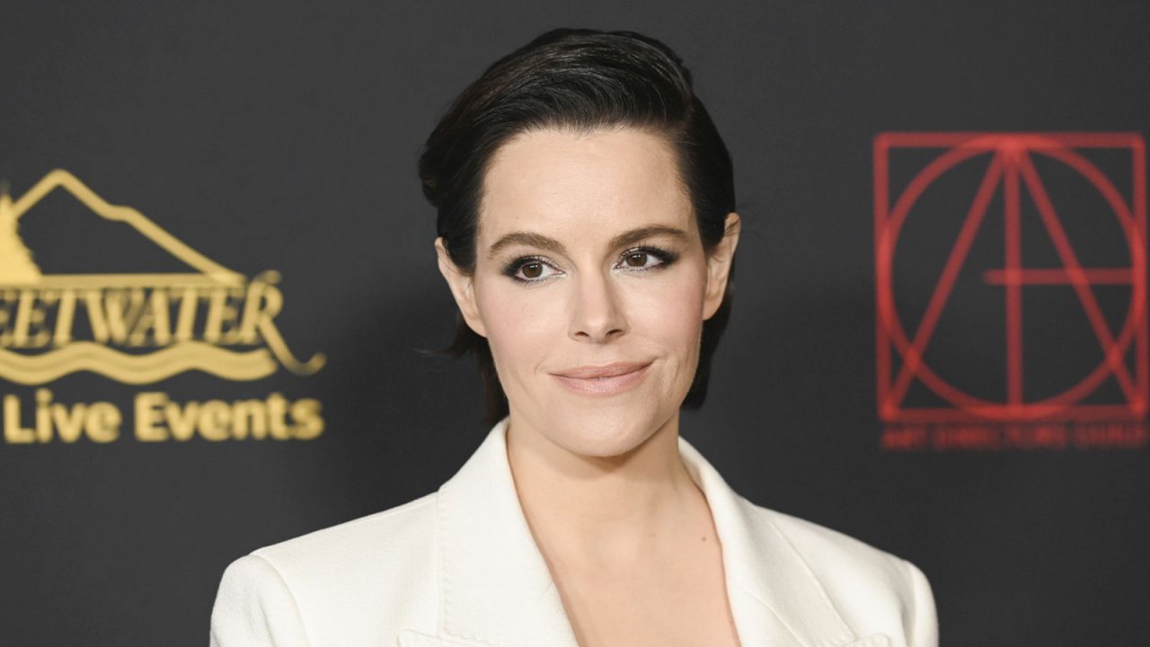 Johnny Depp/Amber Heard, Emily Hampshire si scusa per il costume 'sconsiderato e ignorante' ispirato ai due ex