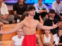 Amici 23: 'Alessandra Celentano basta umiliare Nicholas', dice la madre del ballerino