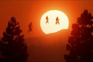 E.T. - L'extraterrestre - Trailer Italiano