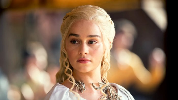 Il trono di spade, Emilia Clarke temeva di essere licenziata: 'Metà del mio cervello era andato'