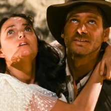 I predatori dell'Arca perduta: Harrison Ford e Karen Allen in una scena del film