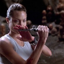 Lara Croft: Tomb Raider - Angelina Jolie in una sequenza