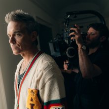 Robbie Williams:  il cantante in una scena della docuserie