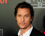 Splendida Cornice stasera su Rai 3: Matthew McConaughey ospite di Geppi Cucciari