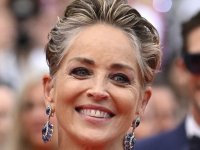 Sharon Stone: 'Negli anni '80 un boss della Sony mi mise il pene davanti alla faccia'