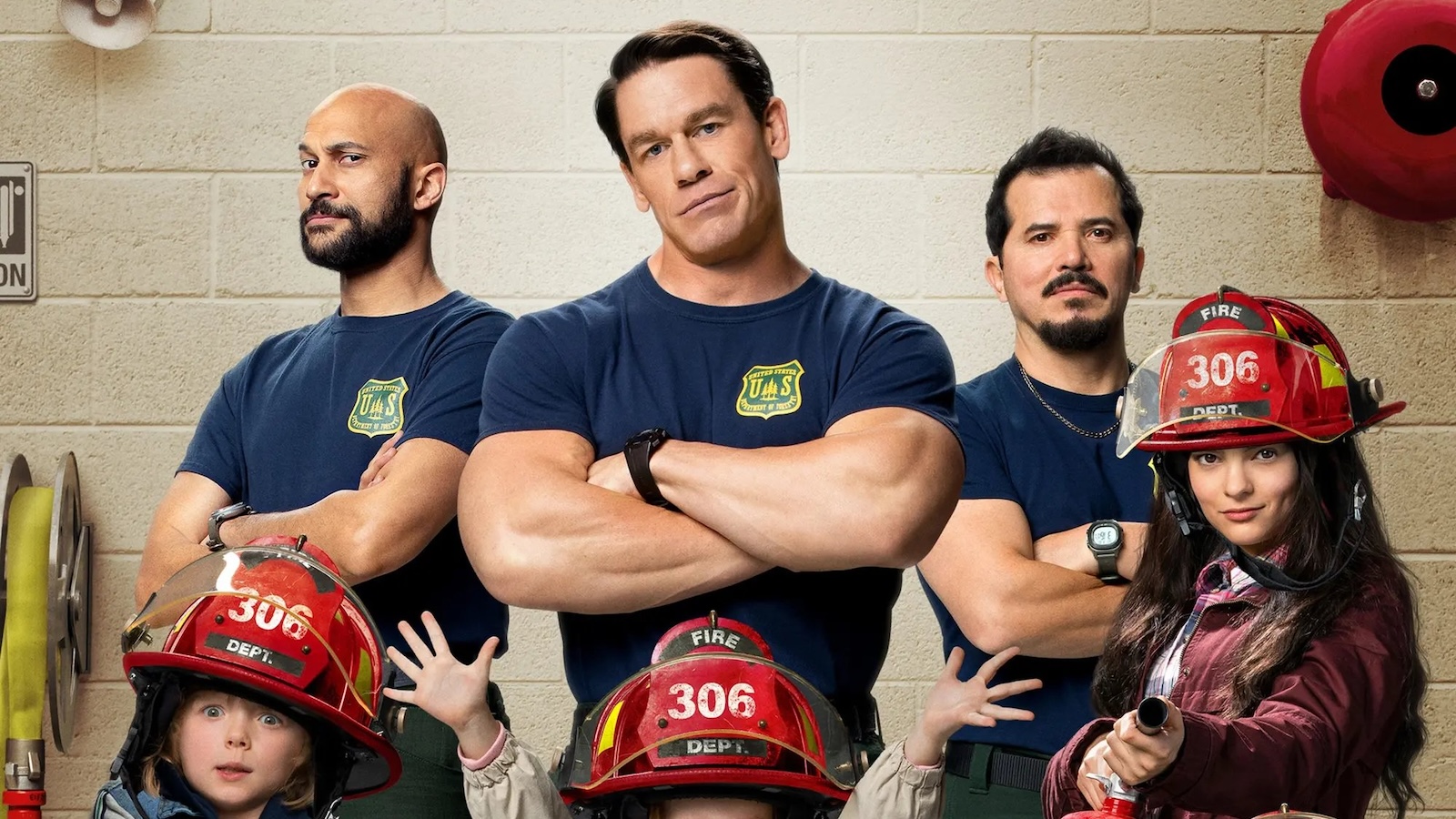 Non si scherza col fuoco, la recensione: John Cena pompiere bambinaio su Netflix