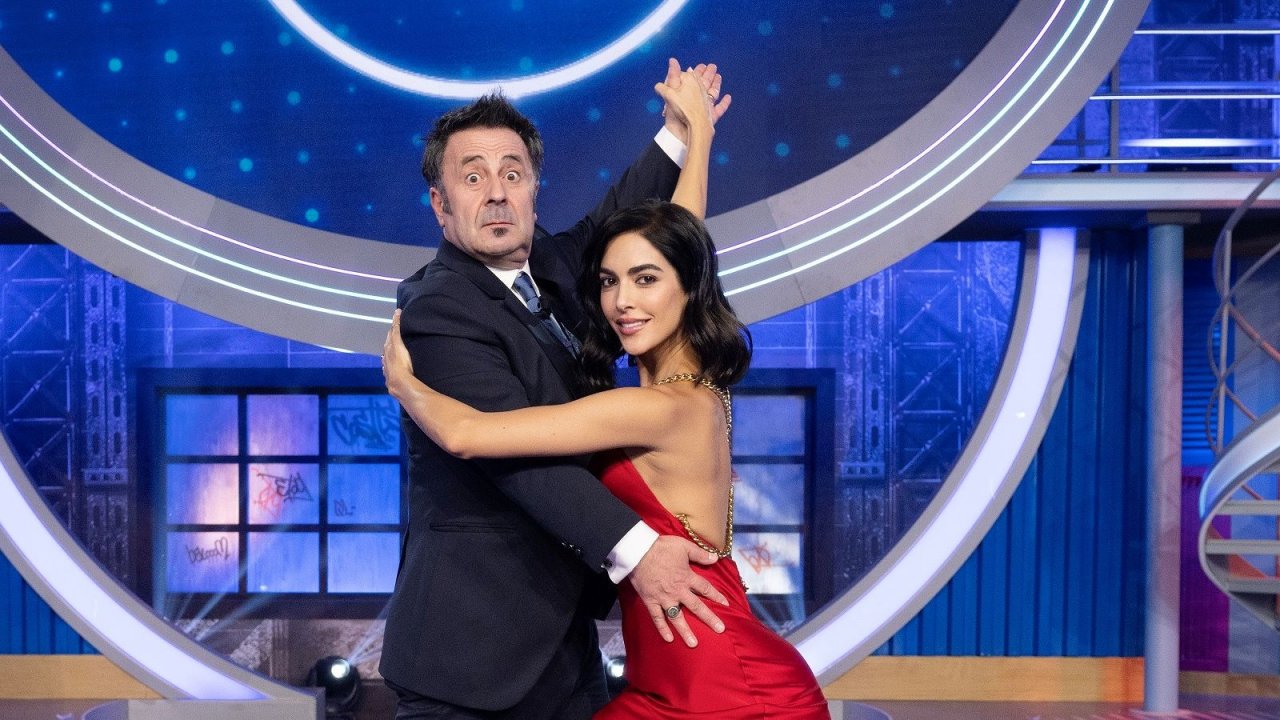 Gialappashow stasera su TV8,  Rocío Muñoz Morales e Mago Forest conducono la quinta puntata: gli ospiti