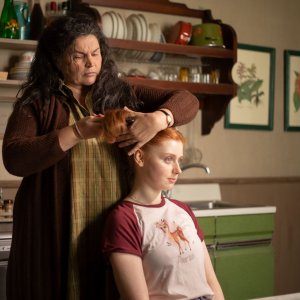 Home Education - Le regole del male: Julia Ormond e Lydia Page in una scena del film