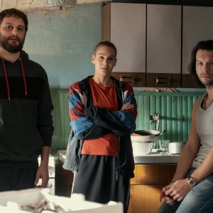 Suburræterna: Morris Sarra, Yamina Brimi, Marion Joubert in una scena