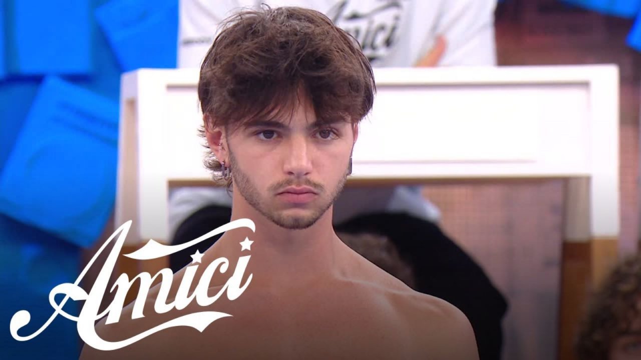 Amici 23, Alessandra Celentano fa piangere Nicholas: 'Sminuisce anche la borsa di studio'